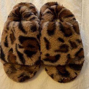 NWOT Kids Jessica Simpson Fuzzy Slippers